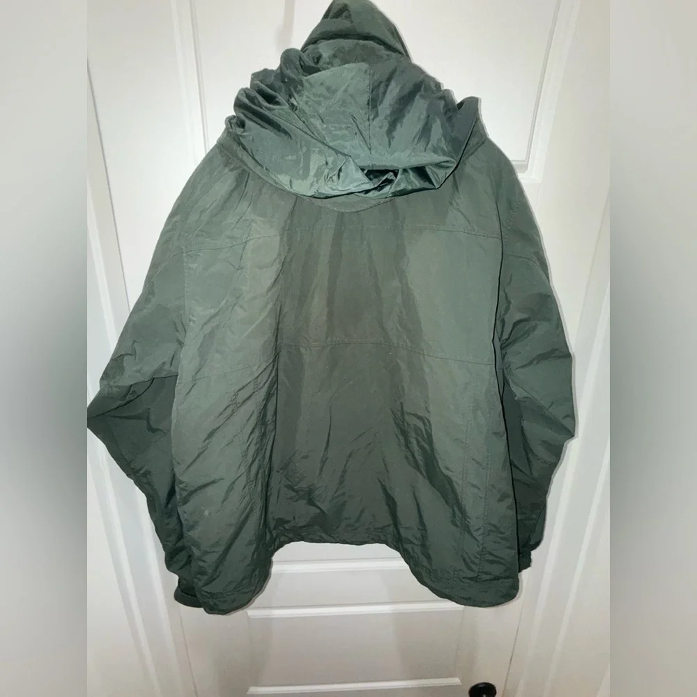 L.L. Bean. Mountain Classic Rain Jacket. Forest Green. Size large.